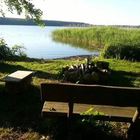 Anne's Holiday By The Lake בית נופש
